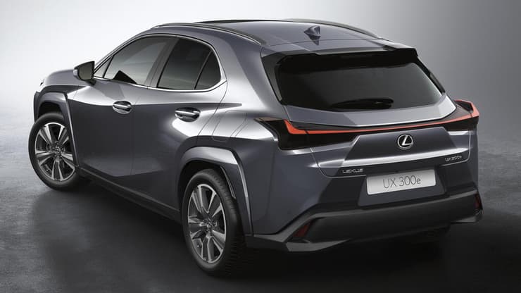 לקסוס UX300e