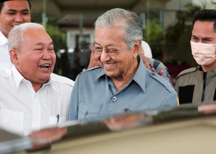 מהאטאיר מוחמד ראש ממשלת מלזיה לשעבר רץ בבחירות בגיל 97