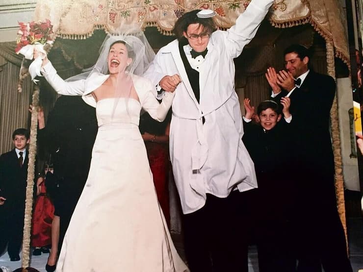 עמוס הוכשטיין בחתונה עם אשתו, ג'ולי ריי־רינגל