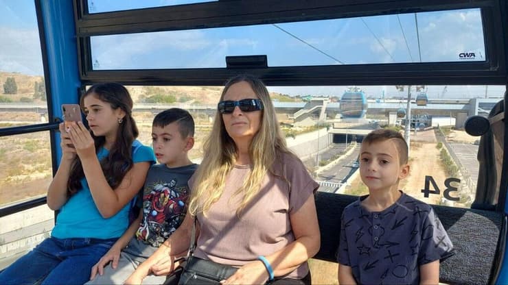 משפחת בן הר שנתקעו ברכבלית בחיפה