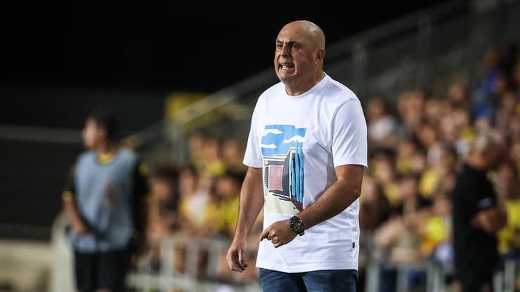 שם את המפתחות. לם (צילום: עוז מועלם) בני לם מאמן מכבי נתניה