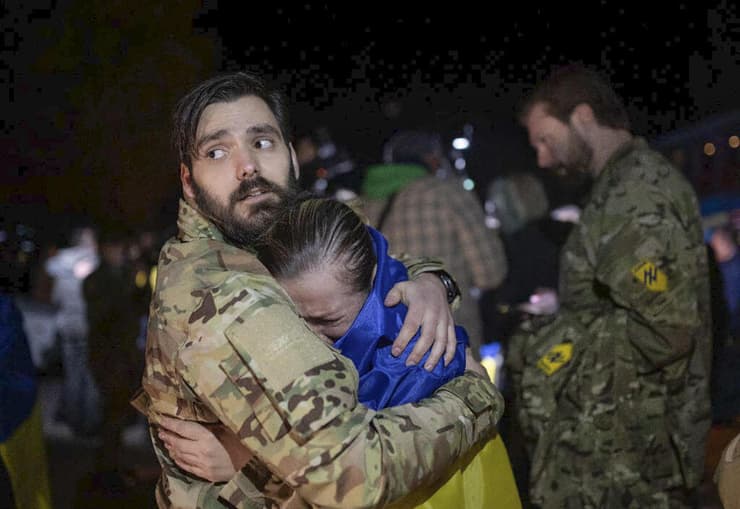 אוקראינה 108 שבויות אוקראיניות בהן 96 חיילות חוזרות הביתה מהשבי הרוסי מלחמה עם רוסיה
