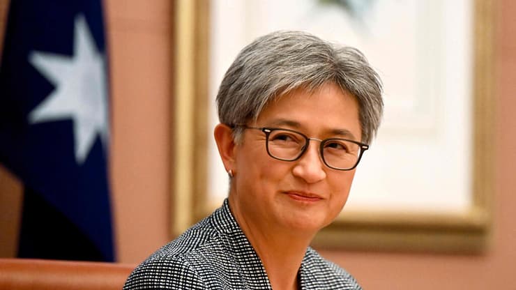 פני וונג שרת החוץ של אוסטרליה. התחמקה מתשובה חד-משמעית (צילום: AFP) פני וונג שרת החוץ של אוסטרליה