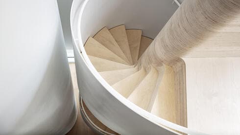 אילוץ אדריכלי או אלמנט עיצובי? גרמי המדרגות היפים בישראל