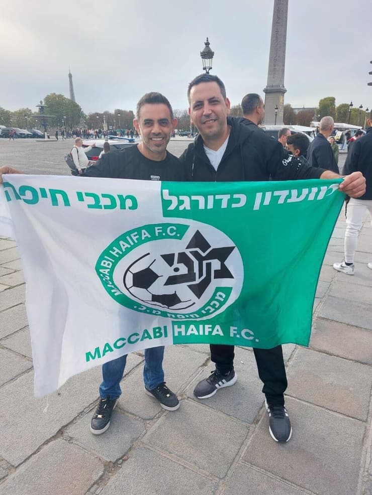אוהדי מכבי חיפה בצעדה ברחבי פריז