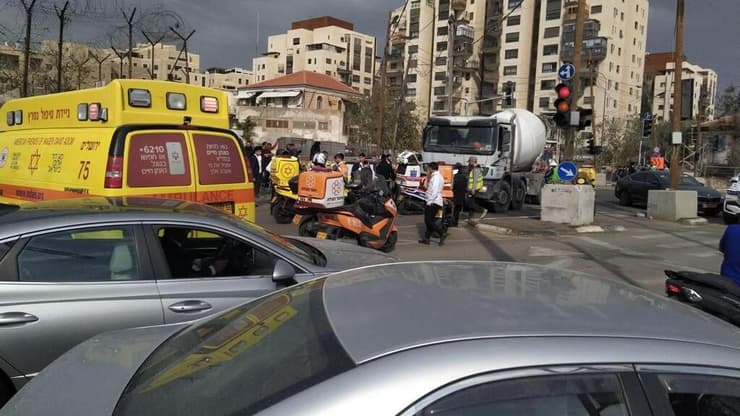 זירת התאונה בה נהרג הילד בירושלים