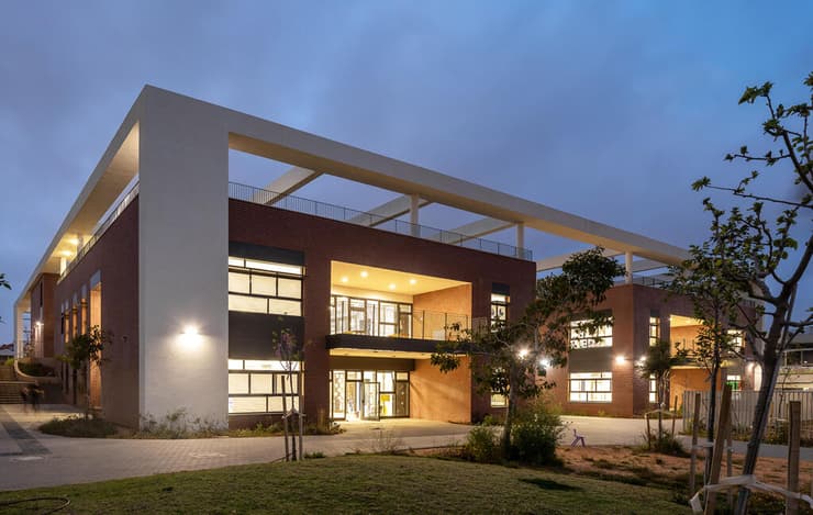 אות האדריכלים - מבנה חינוך: מכלול חינוכי בחריש של גושן אדריכלים