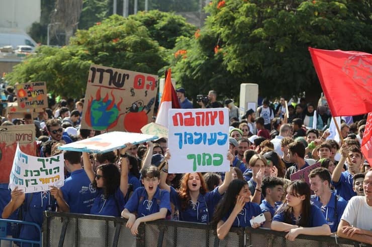 גם דגלי ישראל הונפו בצעדה