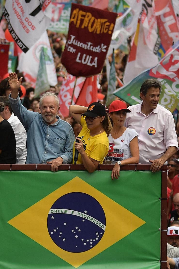 לולה דה סילבה עצרת בחירות סאו פאולו ברזיל