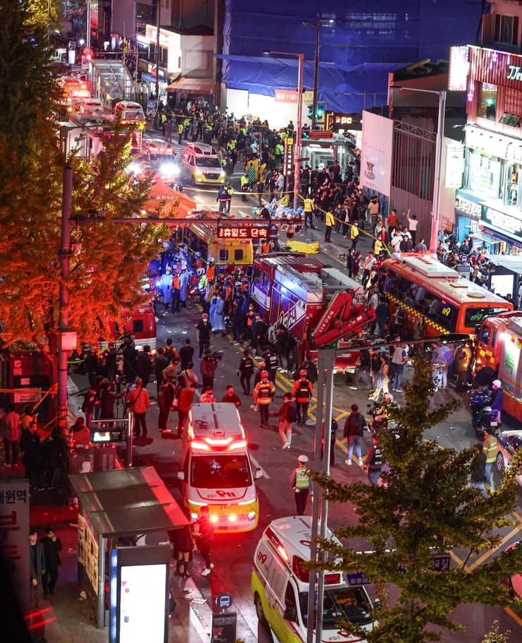 דרום קוריאה קהל נמחץ בחגיגות האלווין ליל כל הקדושים סיאול