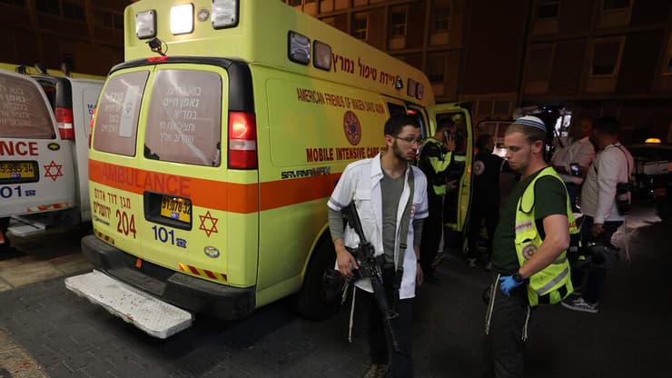 הפצועים מהפיגוע בקריית ארבע מפונים לבית החולים - בניהם פצוע במצב אנוש