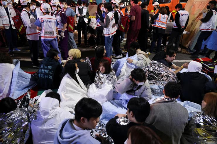 דרום קוריאה קהל נמחץ בחגיגות האלווין ליל כל הקדושים סיאול