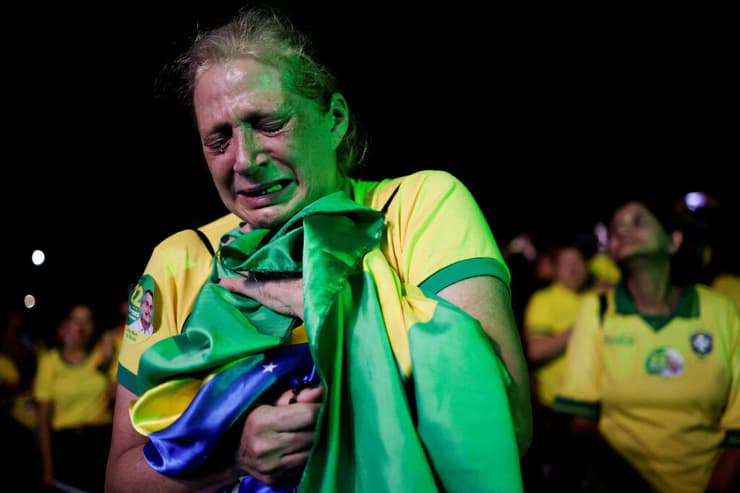 בחירות ברזיל תומכי ז'איר בולסונרו בוכים אחרי הפסדו