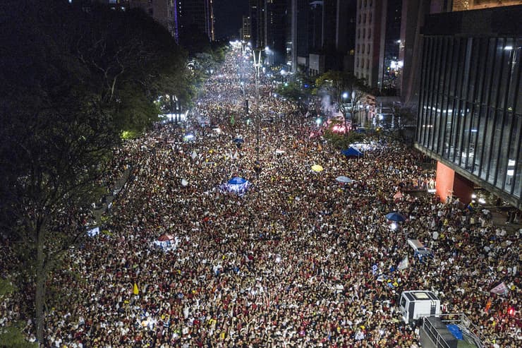 בחירות ברזיל חוגגים את ניצחון לואיז אינסיו לולה דה סילבה