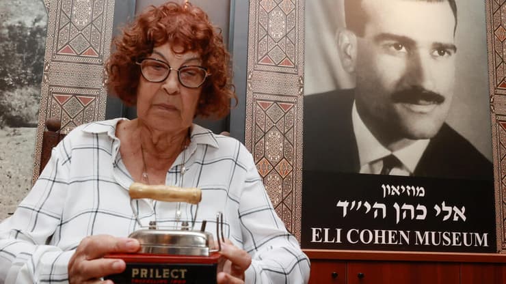 הפריטים שיוצגו במוזיאון שייפתח לזכרו של המרגל הישראלי אלי כהן