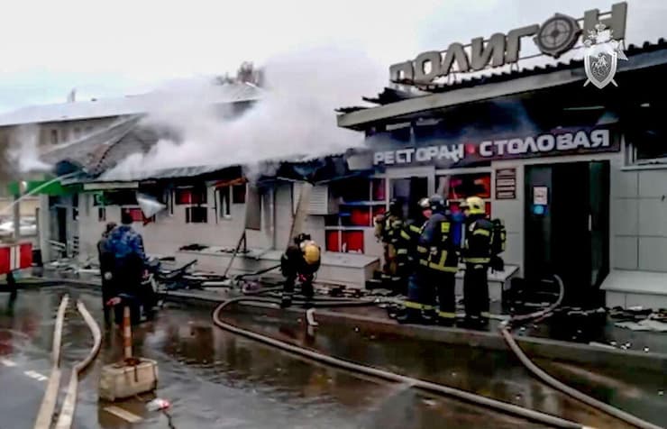 רוסיה קוסטרומה שריפה ב בר פוליגון 15 הרוגים ירי על רחבת הריקודים