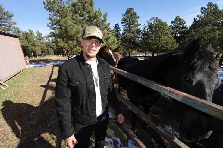 ארה"ב בחירות האמצע ג'ייסון לופז תומך בהצעה להתיר פטריות הזיה ב קולורדו