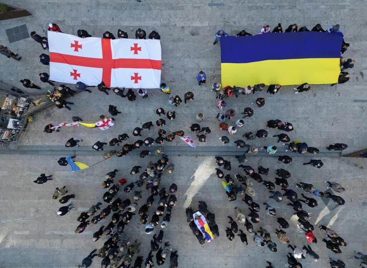 הלוויה ב טביליסי למתנדב מ גאורגיה שהצטרף לכוחות אוקראינה ונהרג