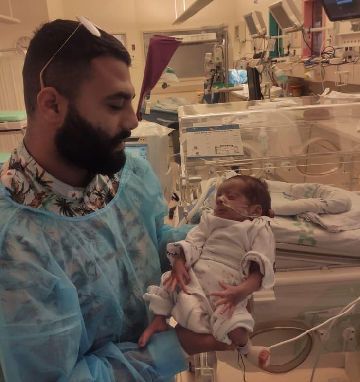 ג'וני יוסוף תינוק פליט סורי מקפריסין ניתוח לב בשניידר