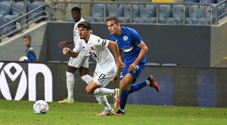 ארד בר במאבק עם שקד נבון