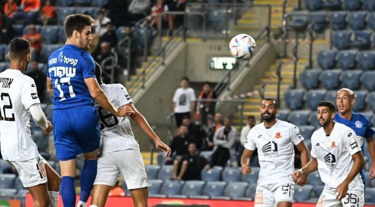 אילייה שקורין נוגח