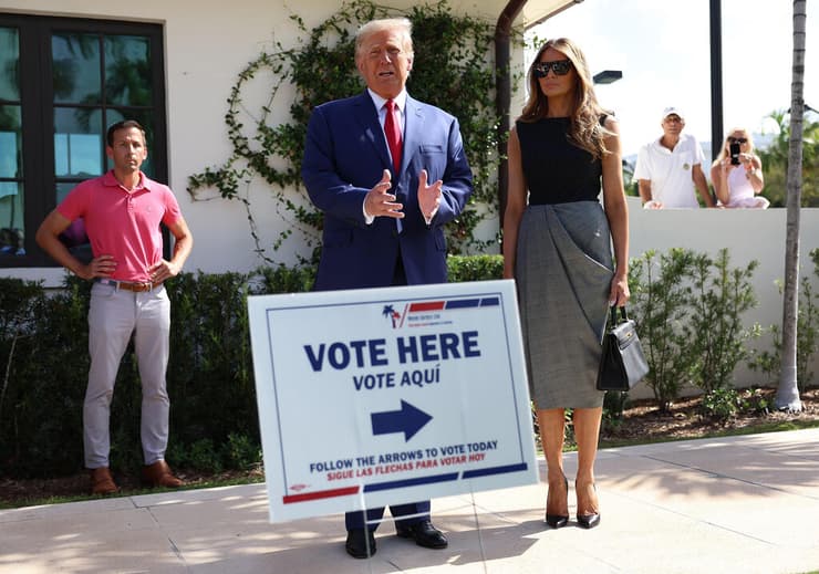 דונלד ו מלניה טראמפ קלפי ב פאלם ביץ' פלורידה בחירות אמצע ארה"ב