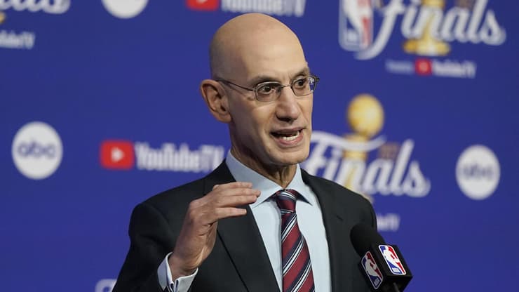 קומישינר ה-NBA אדם סילבר