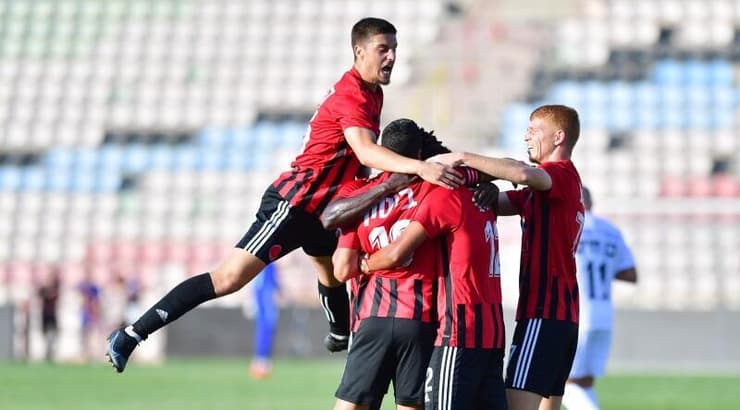 שחקני אדומים אשדוד חוגגים