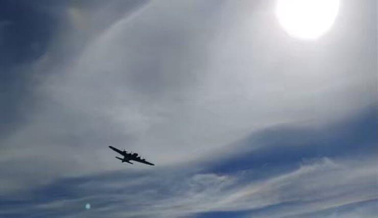 תיעוד: מטוסים מתנגשים במהלך מופע אווירי בדאלאס, ארה''ב