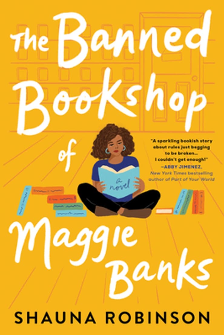כריכת ספרה של שונה רובינסון, The Banned Bookshop of Maggie Banks