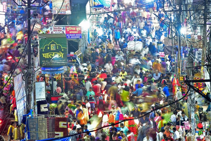 אנשים בעיר בנגלור ב הודו 8 מיליארד בני אדם ב עולם 