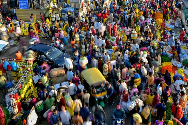 אנשים בעיר בנגלור ב הודו 8 מיליארד בני אדם ב עולם 