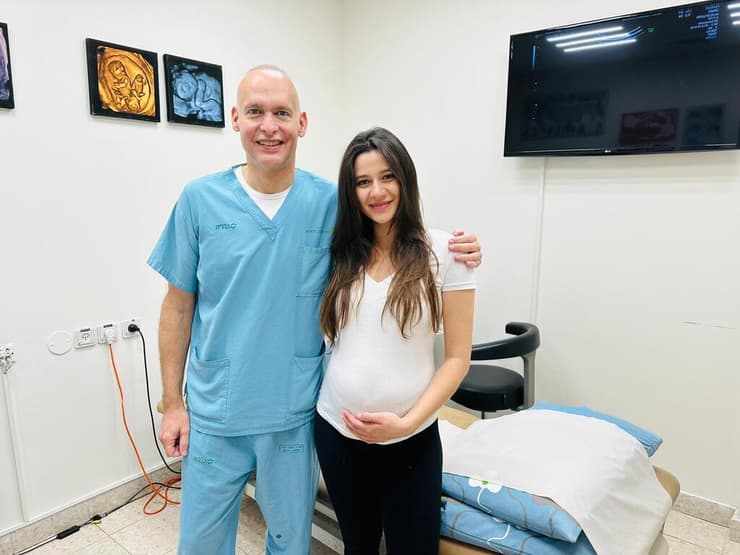 ד"ר יובל גיאלצ'ינסקי וסטפני פונטאנל מקפריסין: ניתוח תוך רחמי בקע סרעפתי בבילינסון