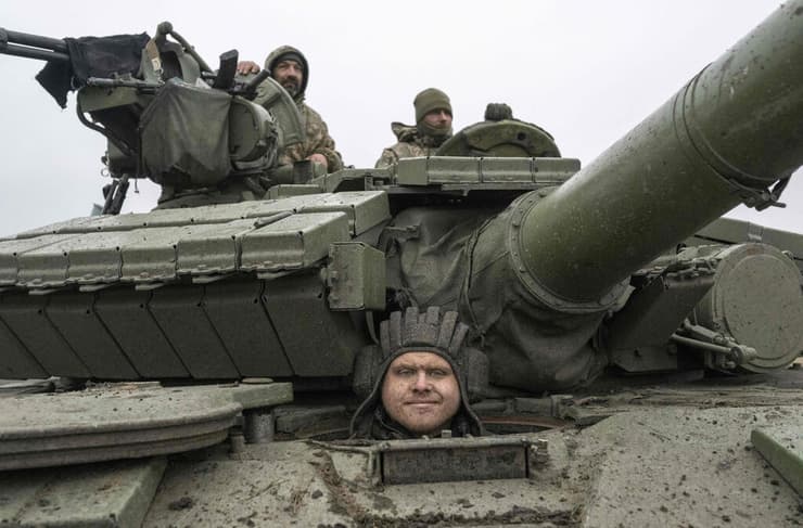 טנקים אוקראינים ליד חרסון אוקראינה