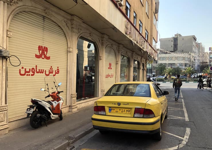 איראן חנויות סגורות ב מרכז טהרן שביתת מחאה השבוע