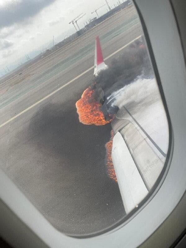 נזק בעקבות פגיעה מטוס במהלך המראה ב נמל תעופה ב לימא פרו