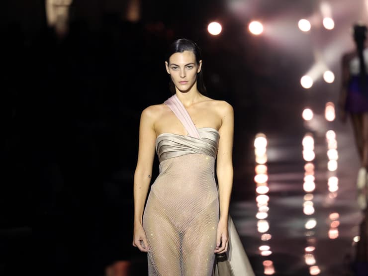 ויטוריה צ'רטי בתצוגת אופנה של רוברטו קוואלי, 2022