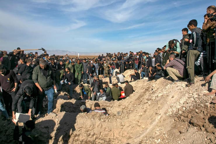 כורדים הלוויות ל הרוגים בתקיפות של טורקיה בצפון סוריה
