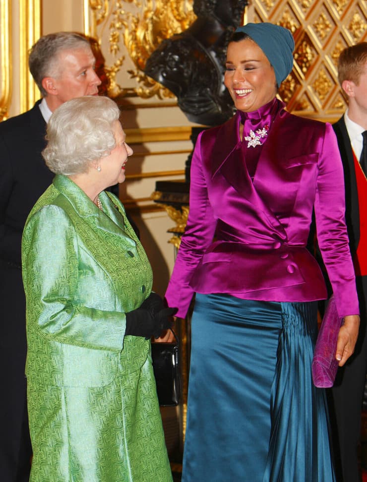 שייחה מוזה ומלכת אנגליה אליזבת השנייה, 2010