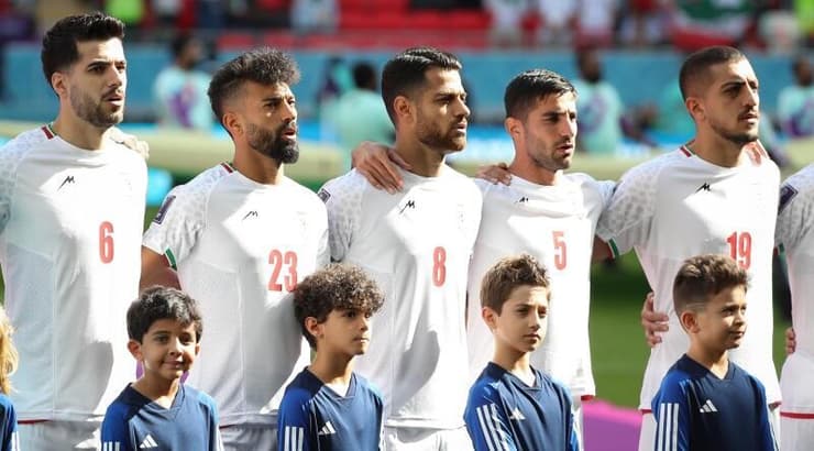 שחקני הנבחרת האיראנית במשחק השני שלהם במונדיאל, אז כבר שרו את ההמנון - לפי הדיווחים בגלל איומים