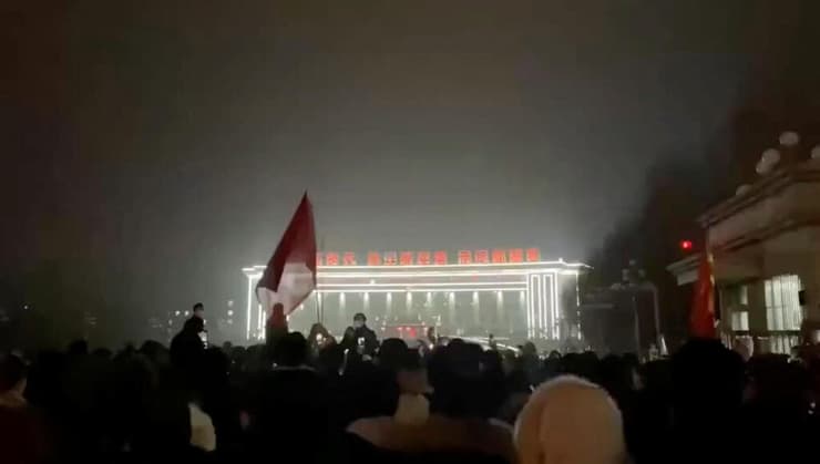 סין מחאה על סגר קורונה ב אורומצ'י שינג'יאנג