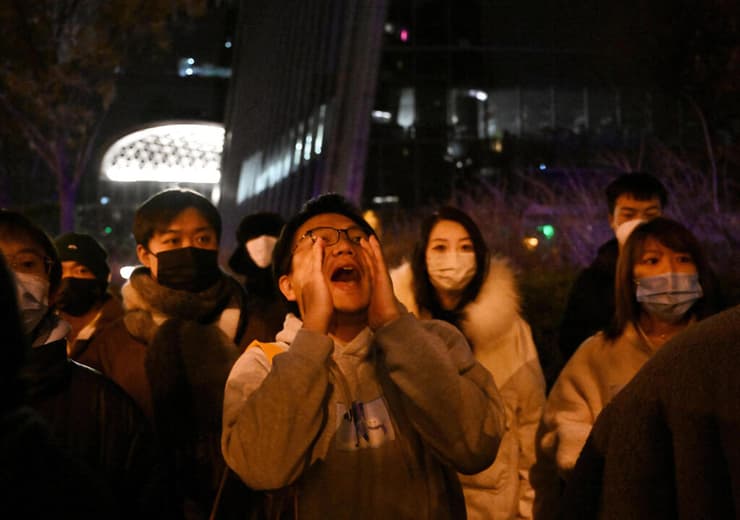 הפגנה סין נגד סגרי קורונה ב בייג'ינג