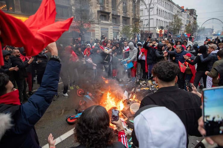 מהומות ב בריסל בלגיה אחרי ניצחון של נבחרת מרוקו על פני הנבחרת הבלגית ב מונדיאל