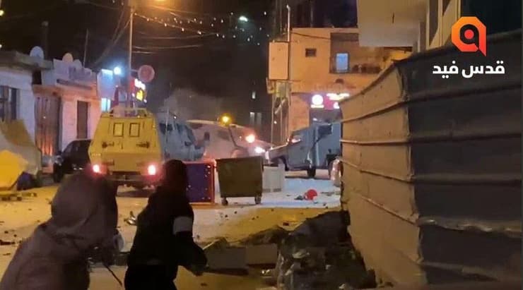 צה"ל פועל לחילוץ ג'יפ צבאי שנתקע ליד חברון, פלסטינים יידו אבנים ומטענים