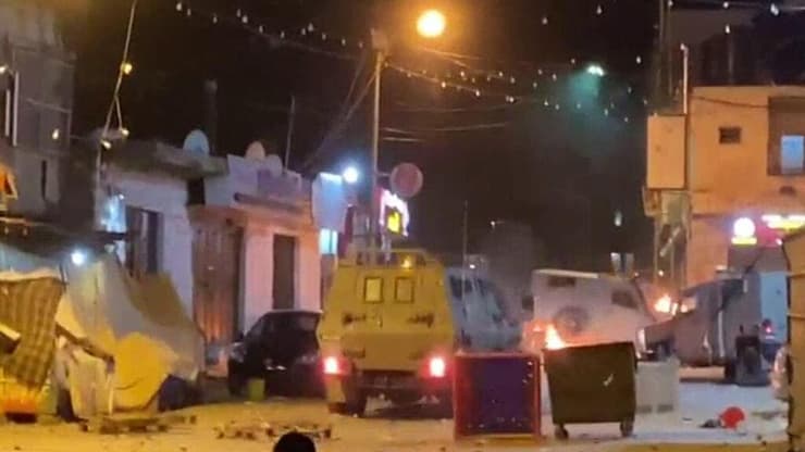 צה"ל פועל לחילוץ ג'יפ צבאי שנתקע ליד חברון, פלסטינים יידו אבנים ומטענים
