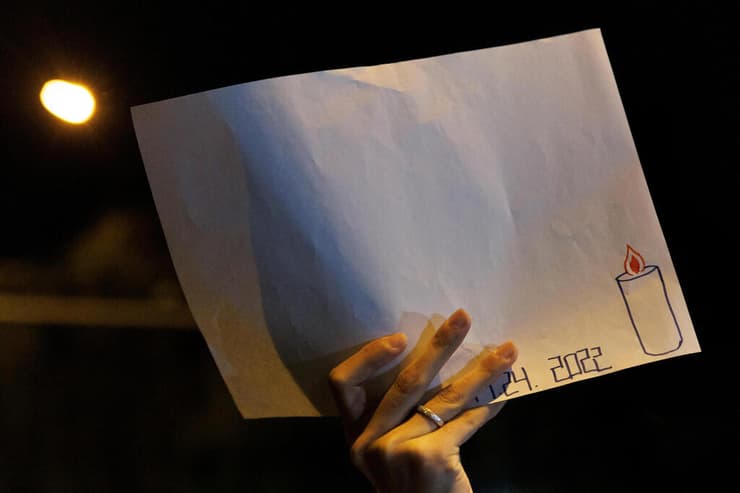 הפגנה ב בייג'ינג עם דף ריק במחאה על צנזורה ונגד מדיניותה קורונה של סין