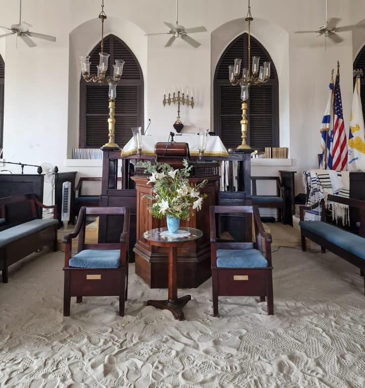 לא פחות מ-40 אירועי בר מצווה בשנה. מבנה בית הכנסת