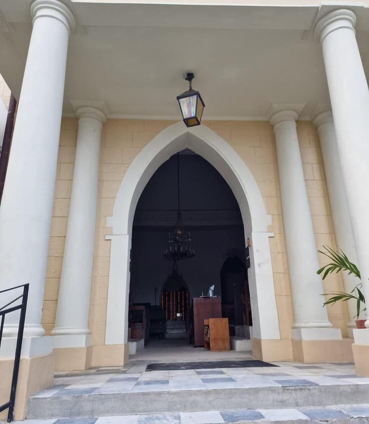 הכניסה לבית הכנסת בסנט תומאס