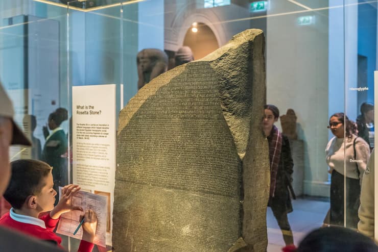 אבן הרוזטה במוזיאון הבריטי בלונדון