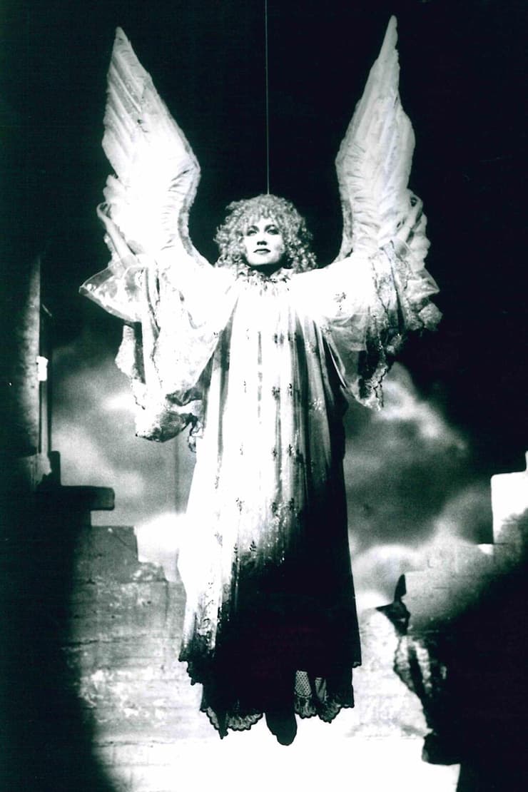 קרן מור ב"מלאכים באמריקה", 1993